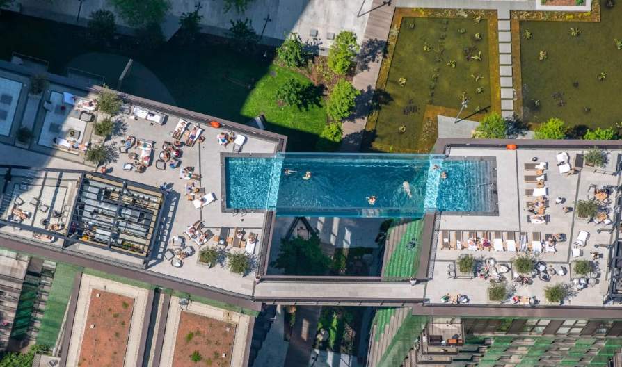 Embassy Garden - The capston Skypool